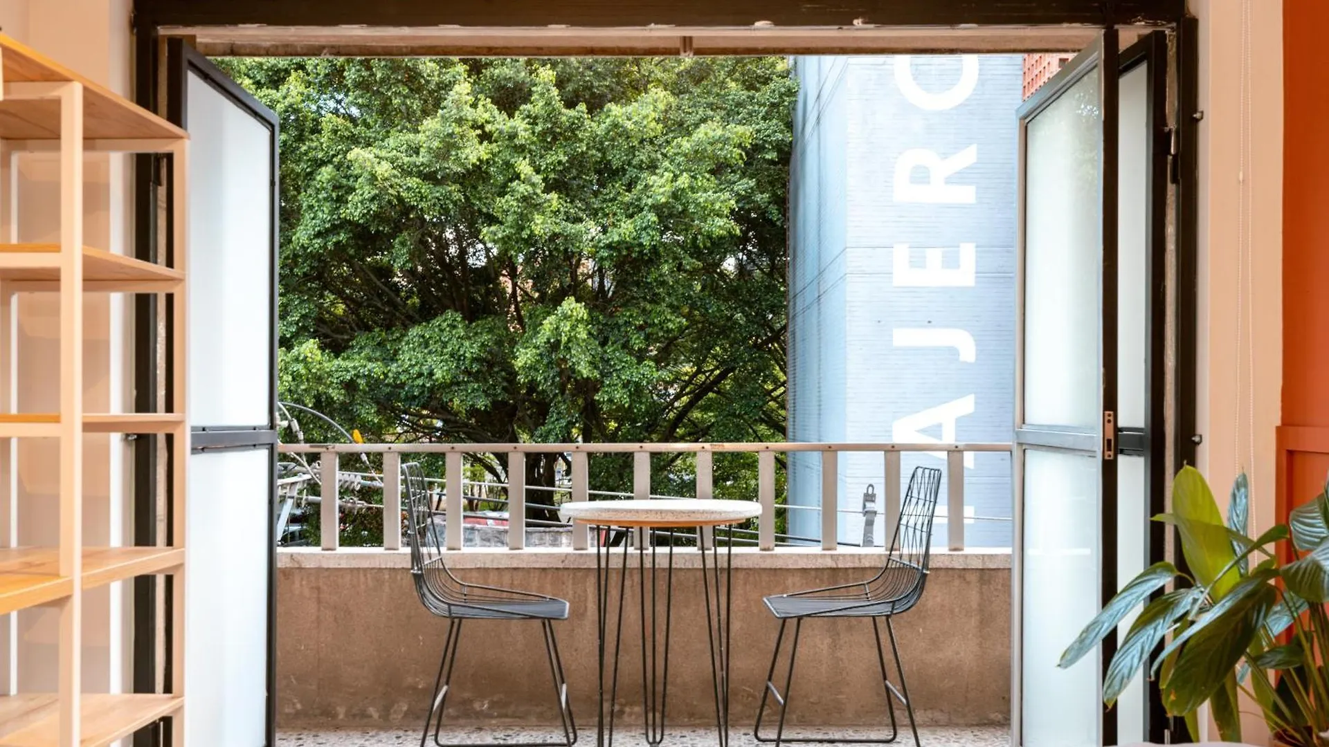 Apartamento Con Balcon, El Poblado Apartment Medellin
